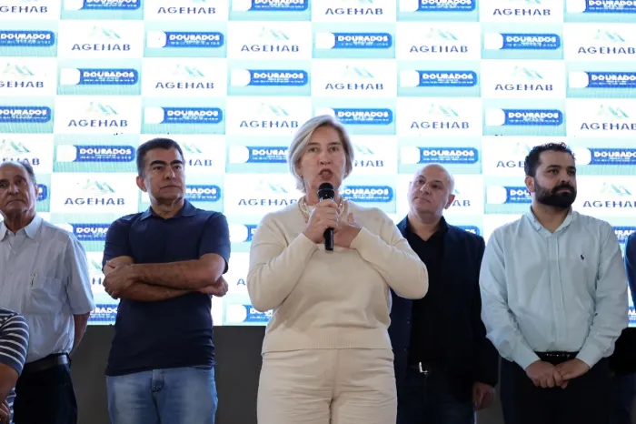 Prefeitura realiza o sonho de 250 famílias com entrega da escritura dos imóveis