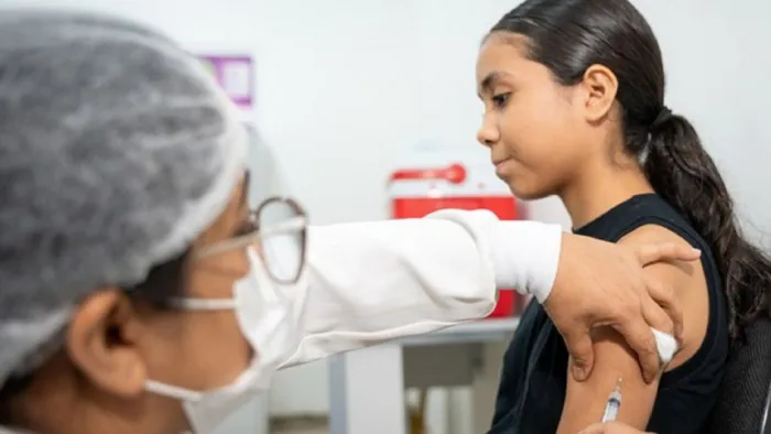 Vacinação contra HPV para jovens de 15 a 19 anos é prorrogada até final de 2025 no Estado