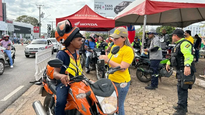 Cidade: DMTU realiza ação voltada às boas práticas de motociclistas no trânsito