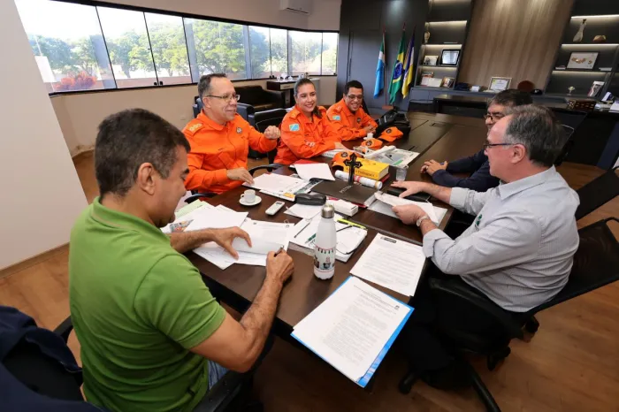 Prefeitura firma convênio com Bombeiros e consolida volta dos voos comerciais