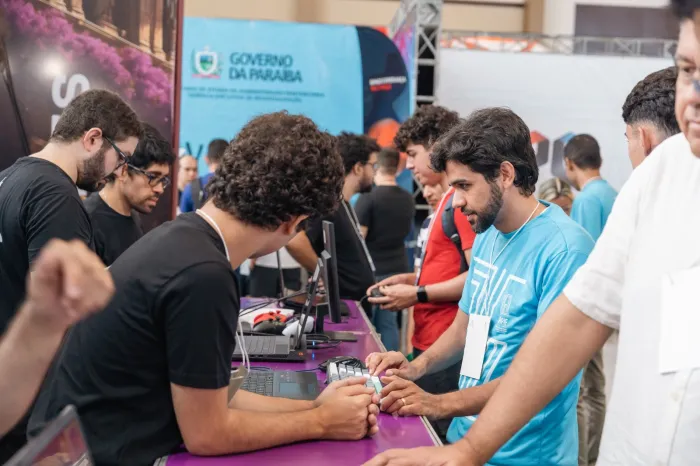 Governo abre Expotec 2025 com hackathon, mostra de robótica, exposições e estandes interativos