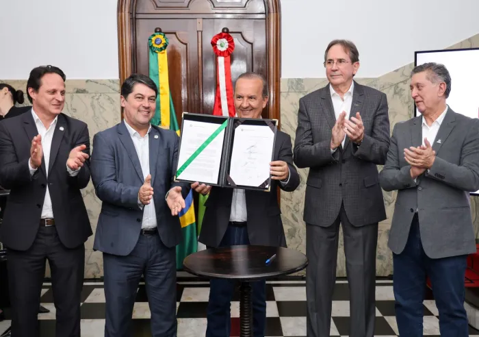 Governador assina decreto que fortalece logística reversa em Santa Catarina