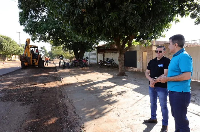 Prefeitura recupera pavimentação asfáltica na Vila Rosa com serviços de qualidade