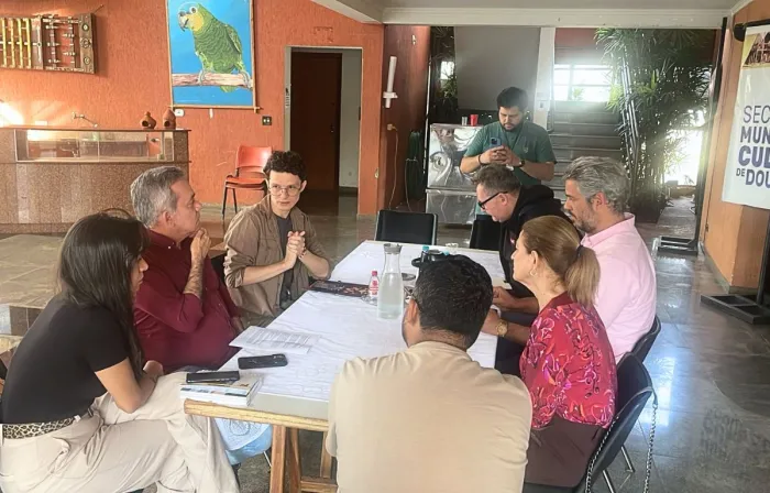 Prefeitura amplia parceria com Vander Loubet para fomentar a Cultura de Dourados 