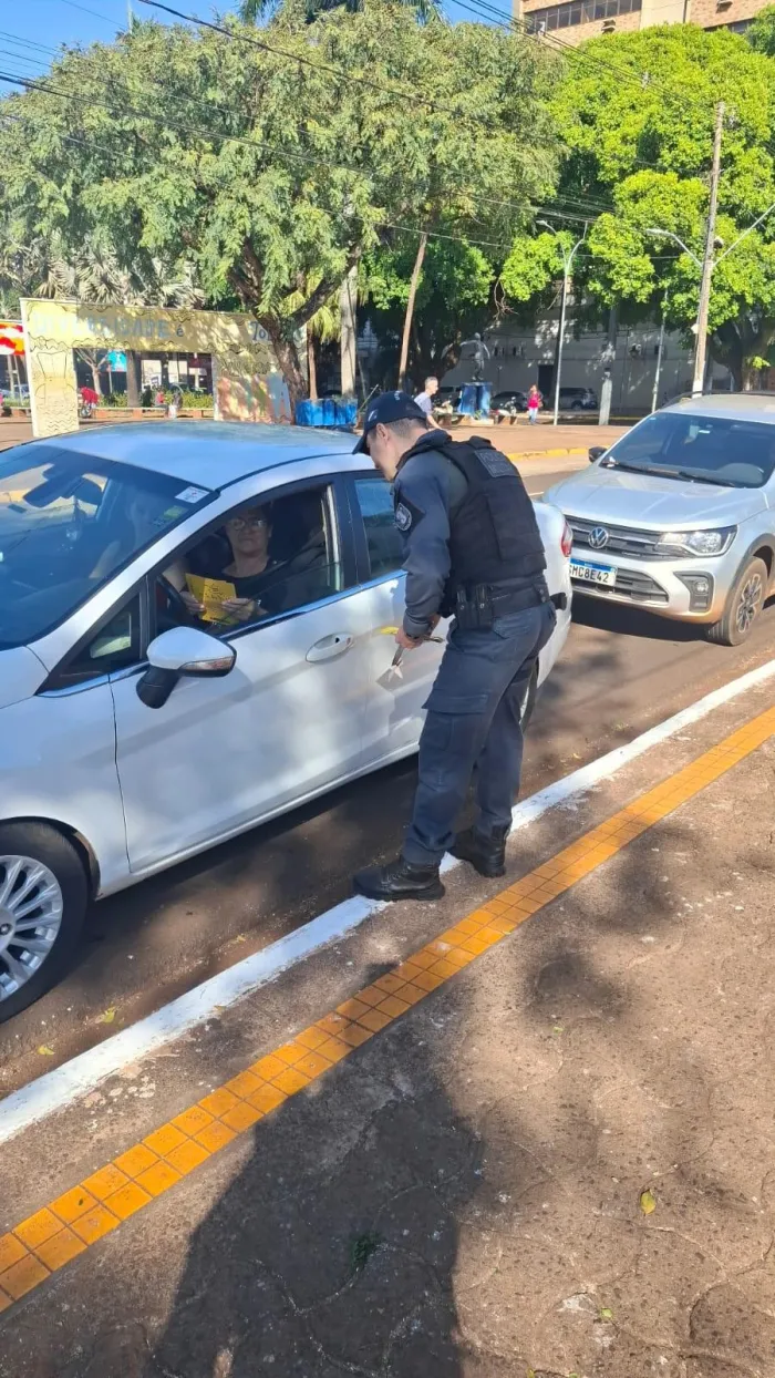 Prefeitura de Dourados realiza blitz educativa para marcar o Dia do Motorista 