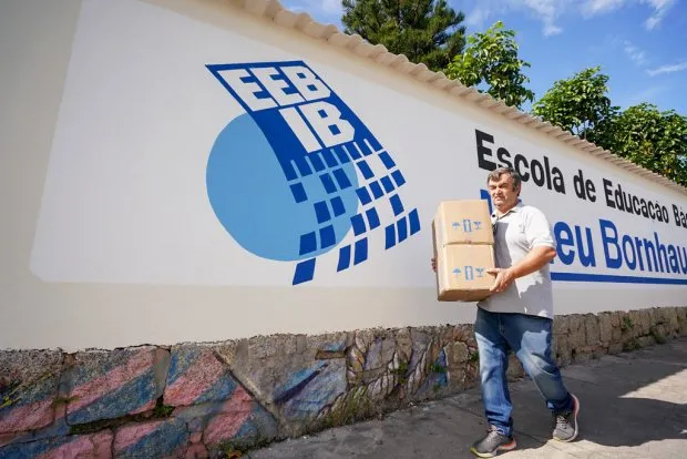 Governo de SC distribui 6,4 milhões de absorventes e beneficia 67,6 mil estudantes das escolas estaduais