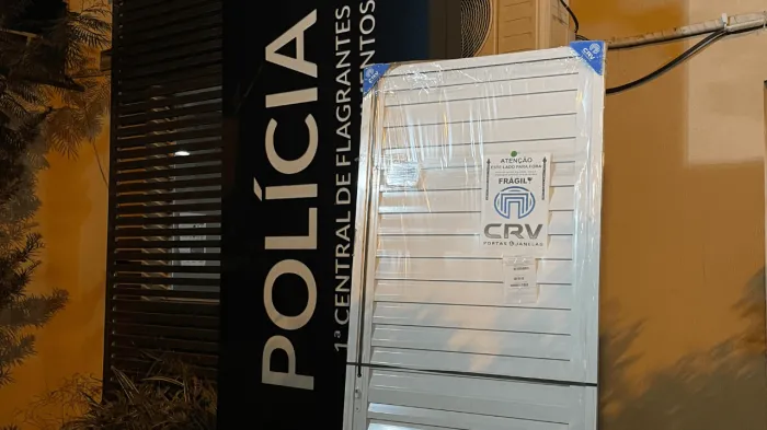 Homem é detido pela GCM após furtar porta de obra no Jardim Conceição