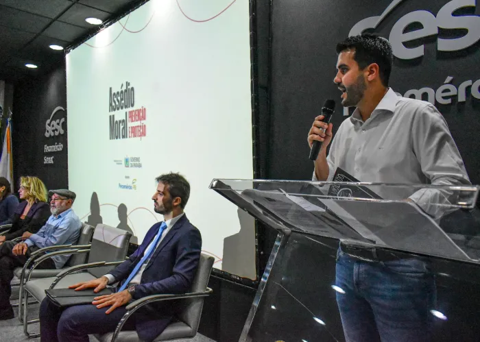 Formação debate assédio moral na rede estadual e marca compromisso com ambientes institucionais saudáveis