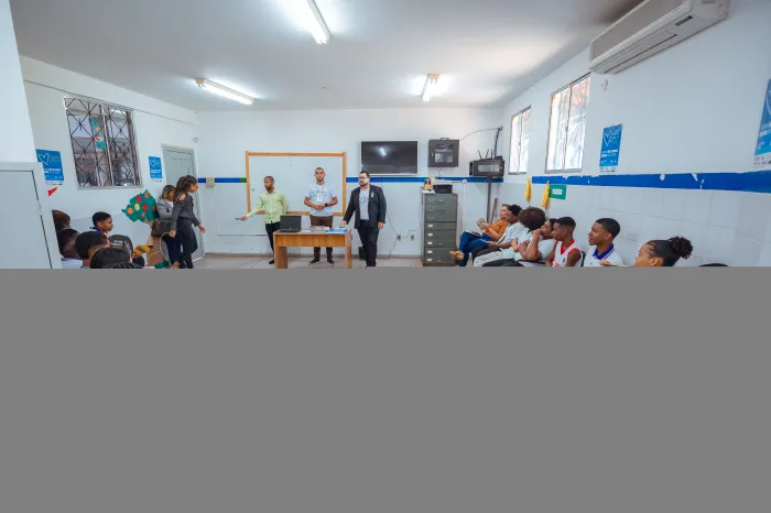 Combate ao tráfico humano é tema de atividade em escola municipal de Lauro de Freitas