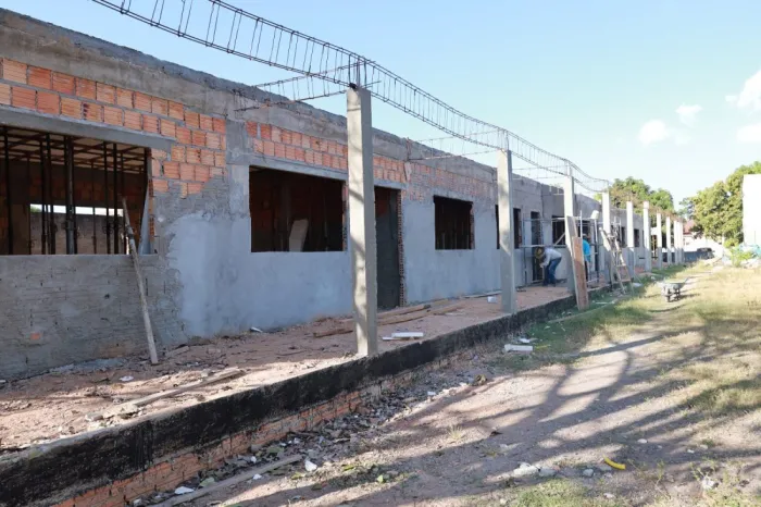 Obras: Sevop amplia Escola José Flávio no bairro Araguaia e constrói vestiário no campo de futebol da Folha 33