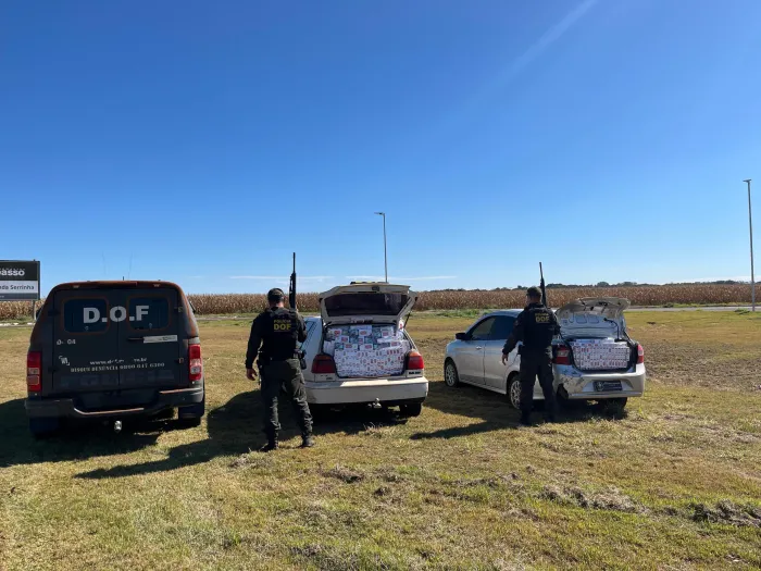 DOF apreende carros carregados de cigarros contrabandeados do Paraguai em Maracaju