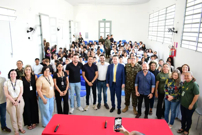 Secretaria de Educação e Exército promovem evento sobre alistamento militar para jovens da rede estadual