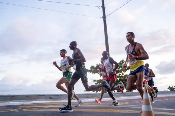 Quenianos e brasileiros da elite elevam nível da 5ª edição da Maratona Internacional de João Pessoa