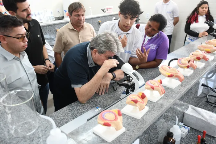 João Azevêdo inaugura escolas em Solânea e Casserengue e destaca importância dos investimentos para a melhoria da qualidade do ensino