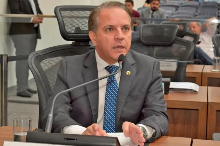 Coronel David protocolou projetos que tratam da proibição de cobrança de juros em consignados e medidas de segurança contra invasões de imóveis em MS