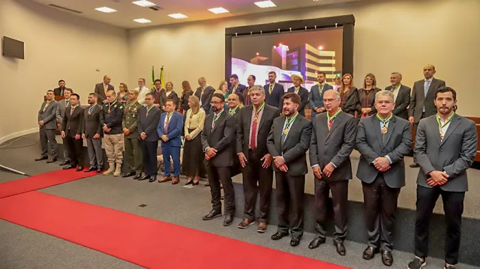 Prefeito de Rio Branco recebe Medalha do Mérito da Justiça Eleitoral em solenidade de 50 anos do TRE-AC