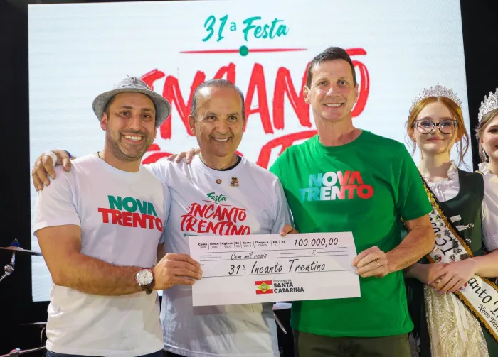 Governador participa da tradicional festa Incanto Trentino em Nova Trento