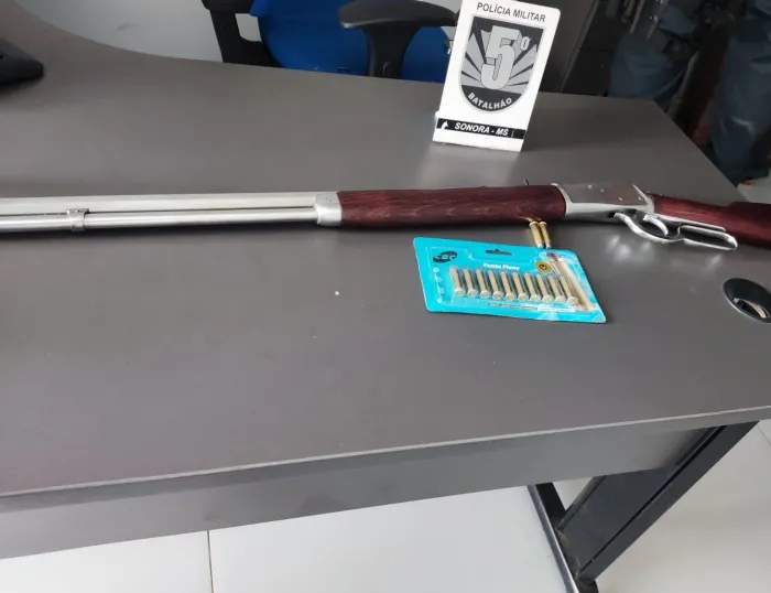 OPERAÇÃO PROTETOR: Polícia Militar apreende espingarda em caminhão durante abordagem em Sonora