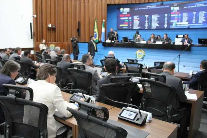 Os projetos encaminhados pelo Poder Executivo são analisados em plenário, após parecer da CCJR
