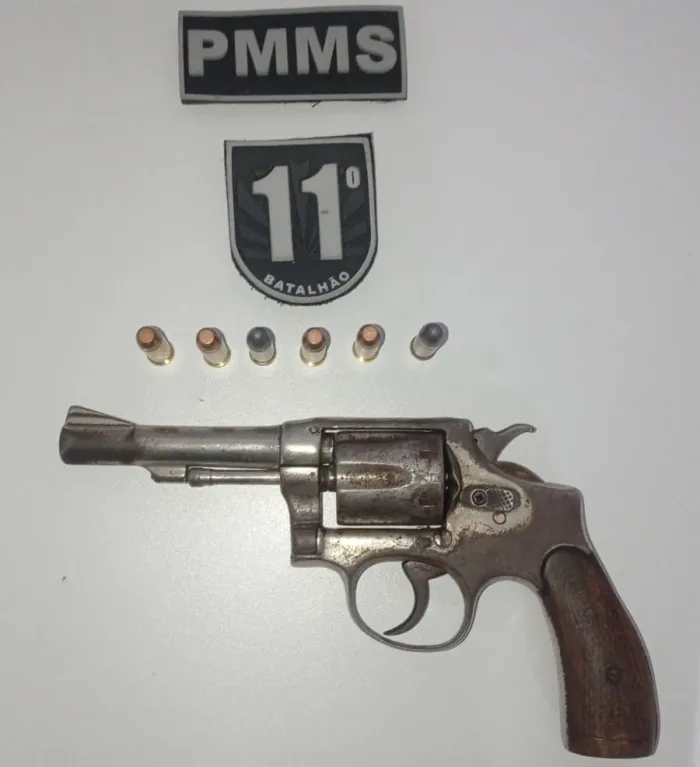 Radiopatrulha prende autor de posse irregular de arma de fogo e ameaça