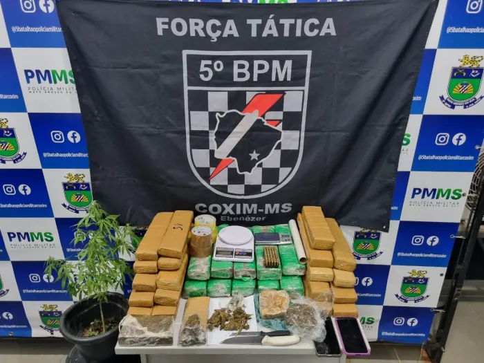 Polícia Militar prende mulheres por tráfico e apreende drogas, munições e moto furtada em Coxim