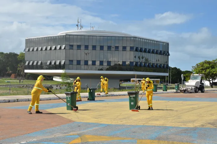 João Pessoa completa 440 anos com trabalho e dedicação dos agentes de limpeza