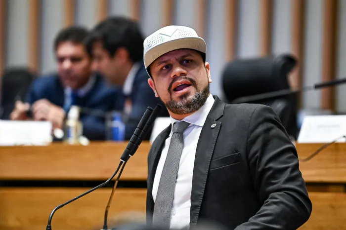 “Temos muito trabalho e muitos desafios neste semestre”, avalia Max Maciel