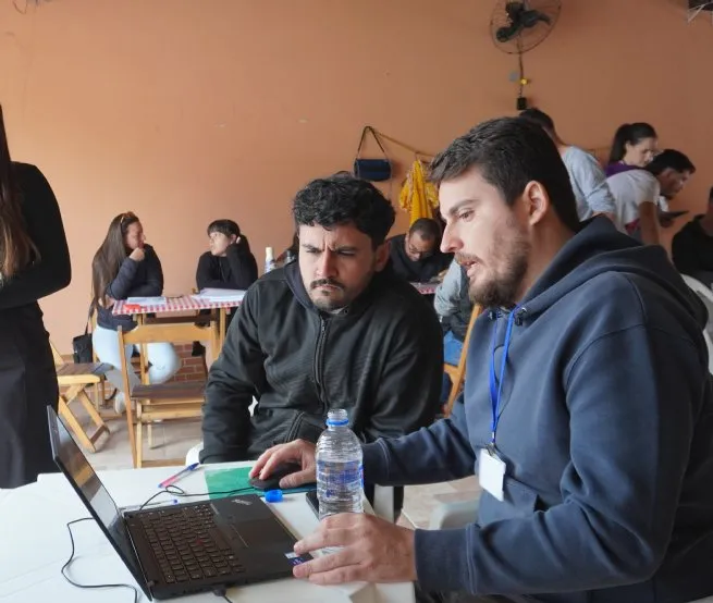 Mais de 110 moradores da Vila Piavu buscam informações e apresentam documentos para regularização fundiária