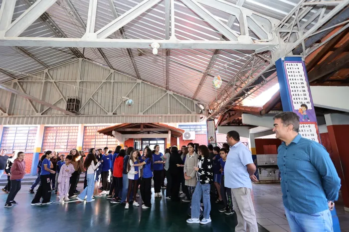 Prefeitura entrega reforma do refeitório da Escola Rosa Câmara