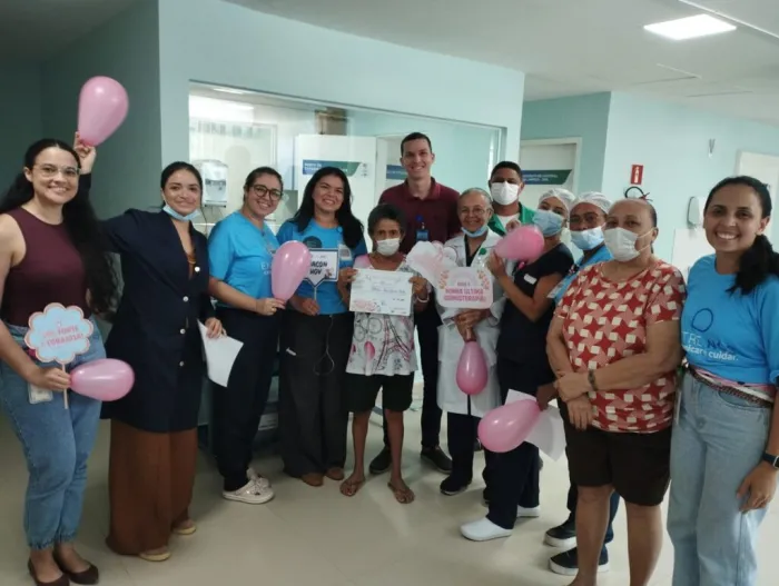 Paciente comemora alta após vencer câncer na nova Unidade de Oncologia do HGV