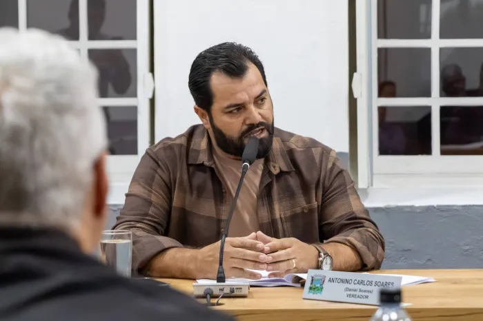 Daniel Soares solicita obras de drenagem, pavimentação e praça no Piavú em Cambury