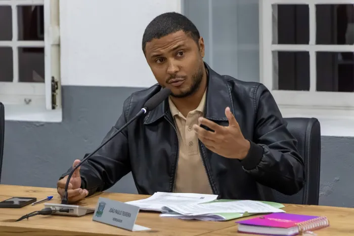 João Paulo Teixeira solicita informações sobre equipamentos de informática nas escolas municipais