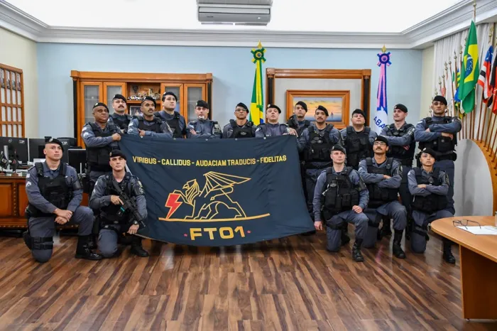 Força Tática do 1º Batalhão é recebida pelo comandante-geral após apreensão de fuzis