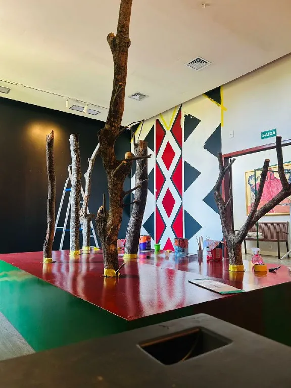 FCCM: Nova exposição do Museu Municipal retrata a valorização da madeira na cultura indígena amazônica