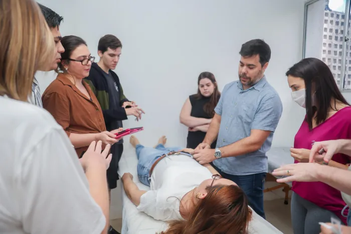 Secretaria Municipal de Saúde promove curso de acupuntura para médicos da atenção básica