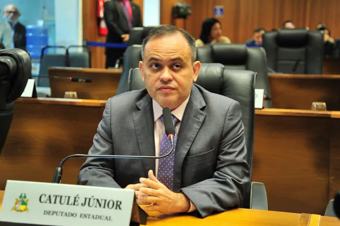 Deputado Catulé Júnior reforçou a necessidade de que o debate parlamentar seja pautado por respeito mútuo e responsabilidade
