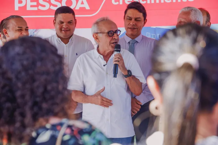 Cícero Lucena autoriza obras para deixar Mangabeira 100% pavimentado e projeta nova iluminação de LED no bairro