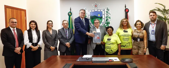 João Azevêdo recebe presidente do TJPB e assina petição para apresentação do Plano Estadual Pena Justa ao CNJ