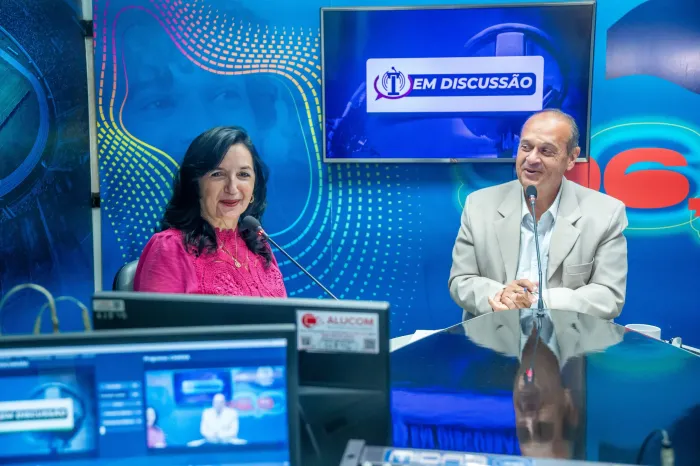 O radialista Henrique Pereira entrevistou a professora Leuzinete Pereira no ‘Em Discussão” desta sexta-feira