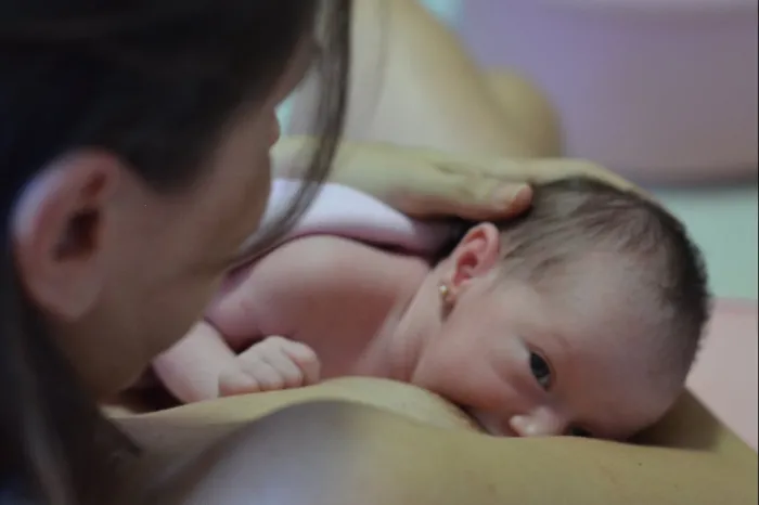 A legislação protege, incentiva e fortalece esse ato natural e essencial para a saúde da mãe e bebê