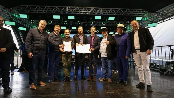 Na abertura do 35ª Encontro de Hortigranjeiros, Leite assina início das obras do acesso ao município de Sede Nova