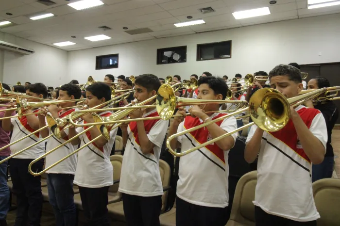 Prefeitura realiza formação com alunos trombonistas da Rede Municipal de Ensino