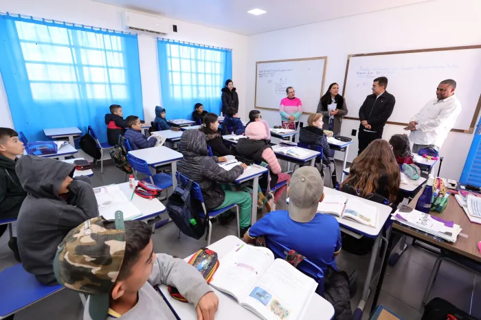 Prefeitura entrega nova sala de aula na Escola Doutor Camilo Hermelindo da Silva