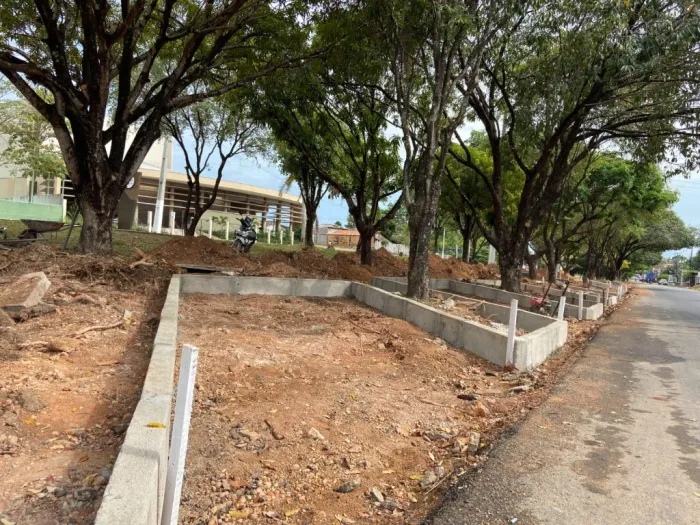 Obras: Novo estacionamento no canteiro central da Folha 16 vai oferecer mais comodidade a motoristas e pedestres
