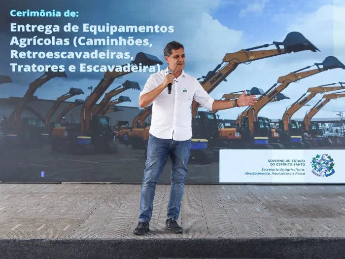 Governo do Estado entrega 52 máquinas e equipamentos para fortalecer a agricultura e melhorar estradas rurais