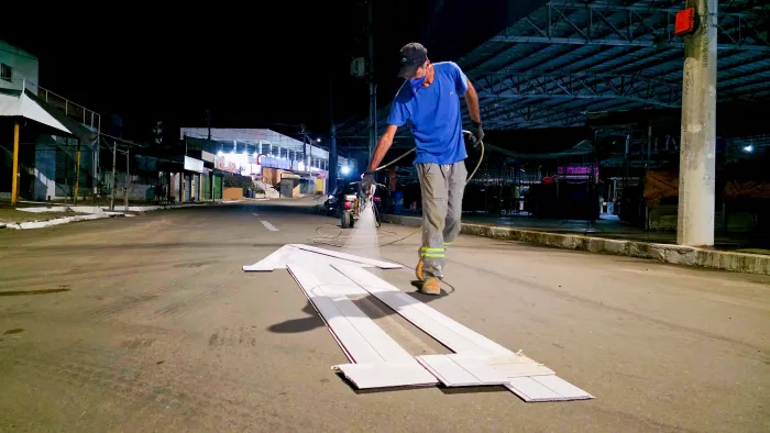 Central de Abastecimento recebe nova sinalização para melhorar segurança e fluxo de veículos