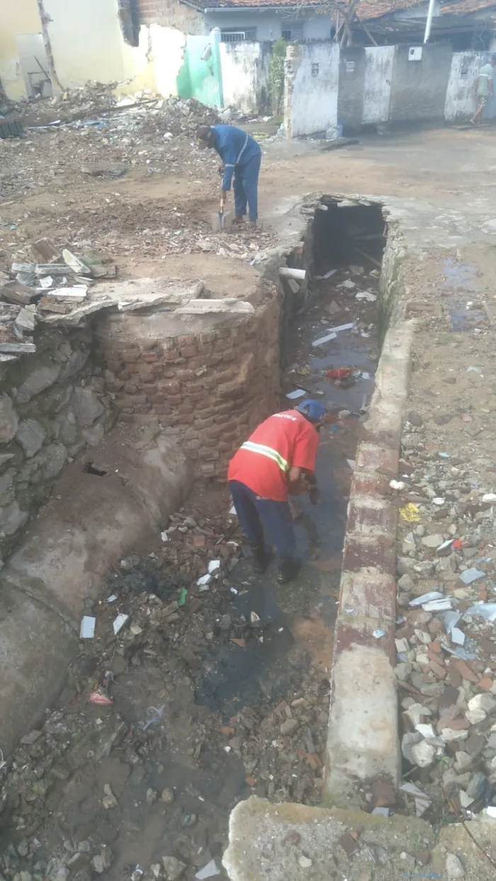 Seinfra executa serviços na rede de drenagem, de iluminação pública e Operação Tapa-Buraco
