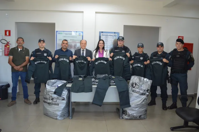 Polícia Militar de Coxim recebe novos fardamentos para efetivo do 5º BPM