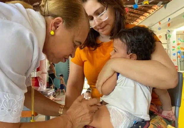 Agosto Dourado reforça a importância da amamentação e da vacinação para proteção dos bebês