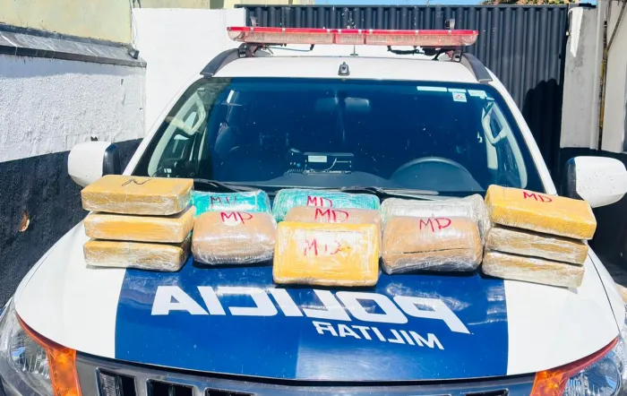 POLICIAIS MILITARES DO 6º BPM APREENDEM 13,7 KG DE MACONHA TIPO SKUNK DURANTE OPERAÇÃO PROTETOR EM MIRANDA